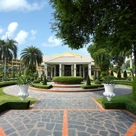 Dusit Thani Pattaya Esterno foto The Royal Thai Navy Headquarters