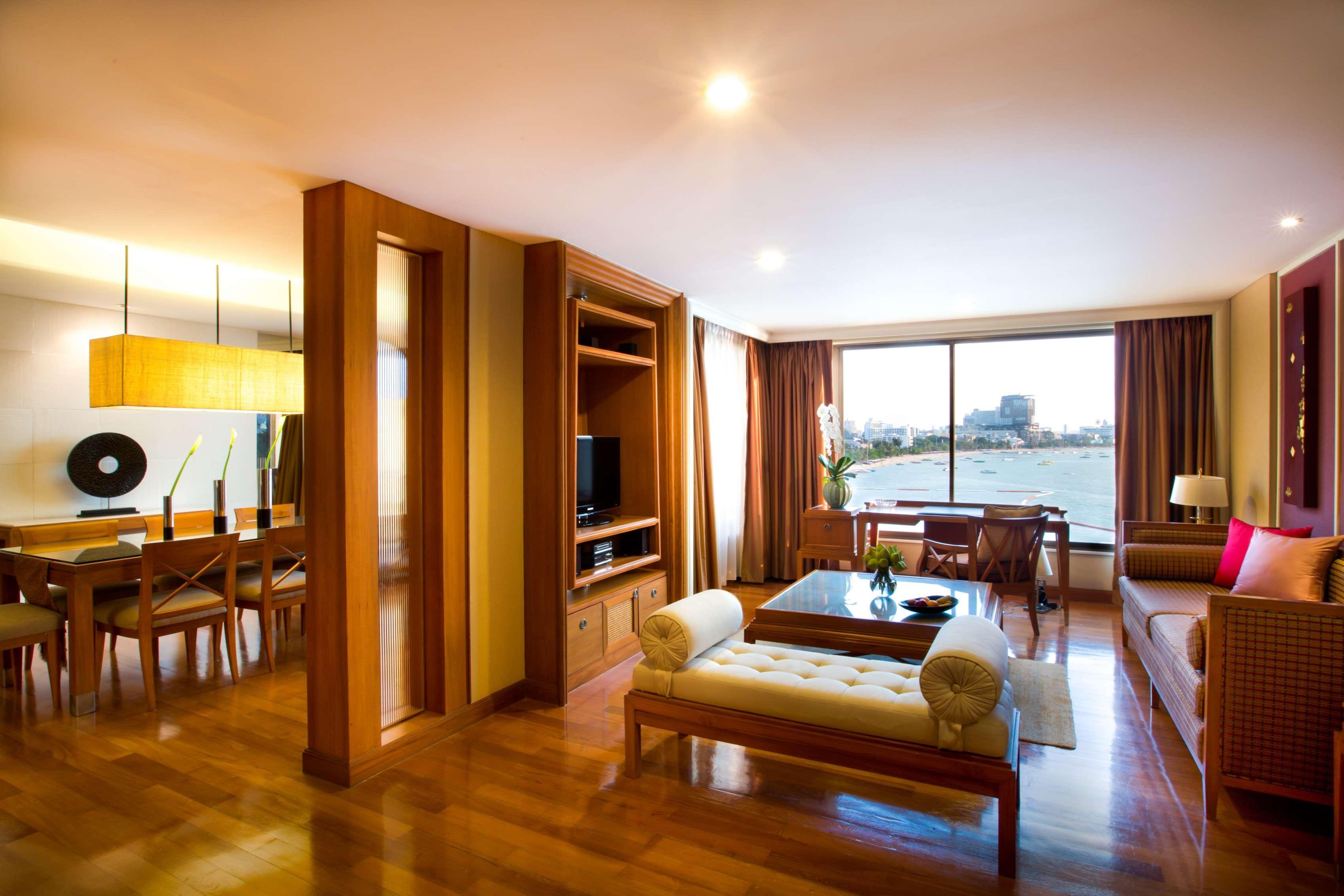 Dusit Thani Pattaya Esterno foto A suite at the hotel