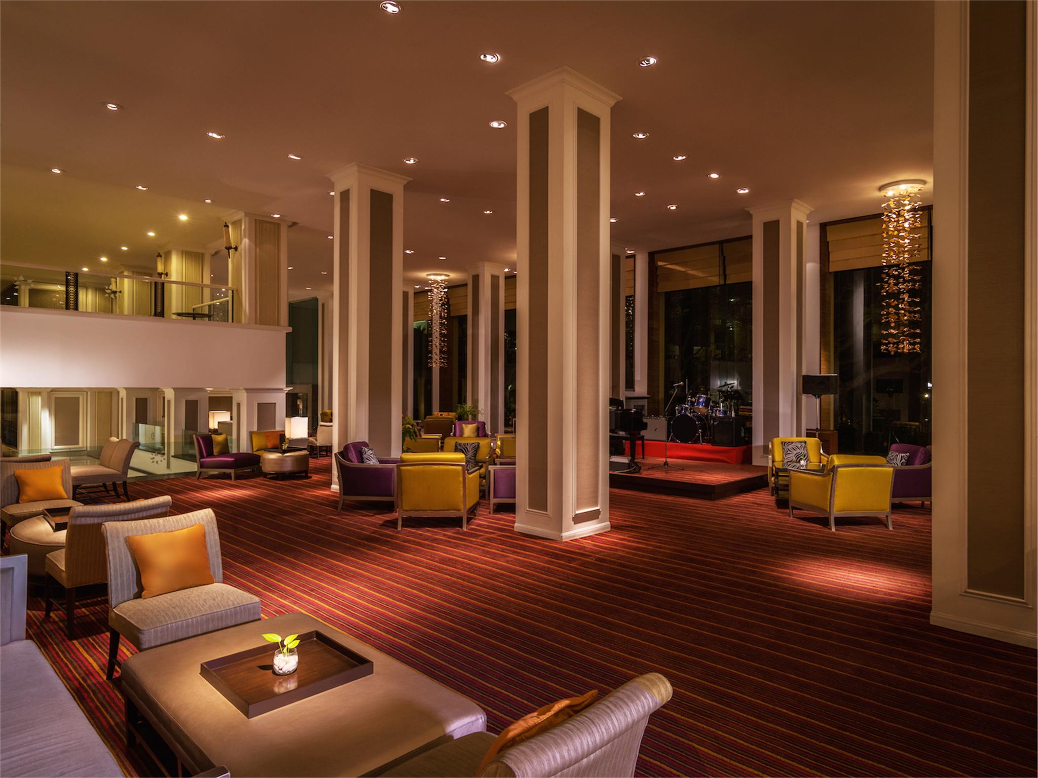 Dusit Thani Pattaya Ristorante foto The lobby of the hotel