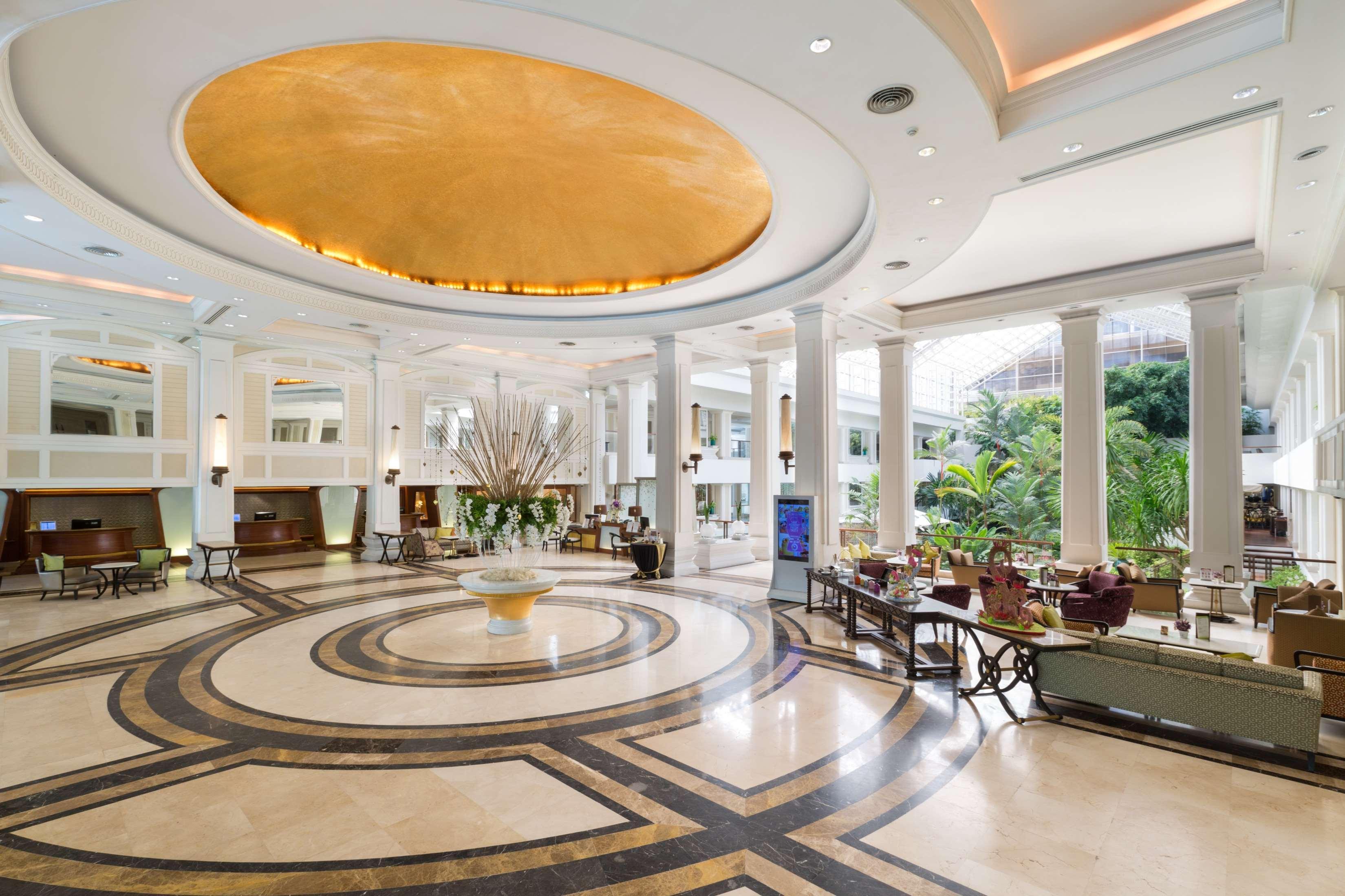 Dusit Thani Pattaya Esterno foto The lobby of the hotel