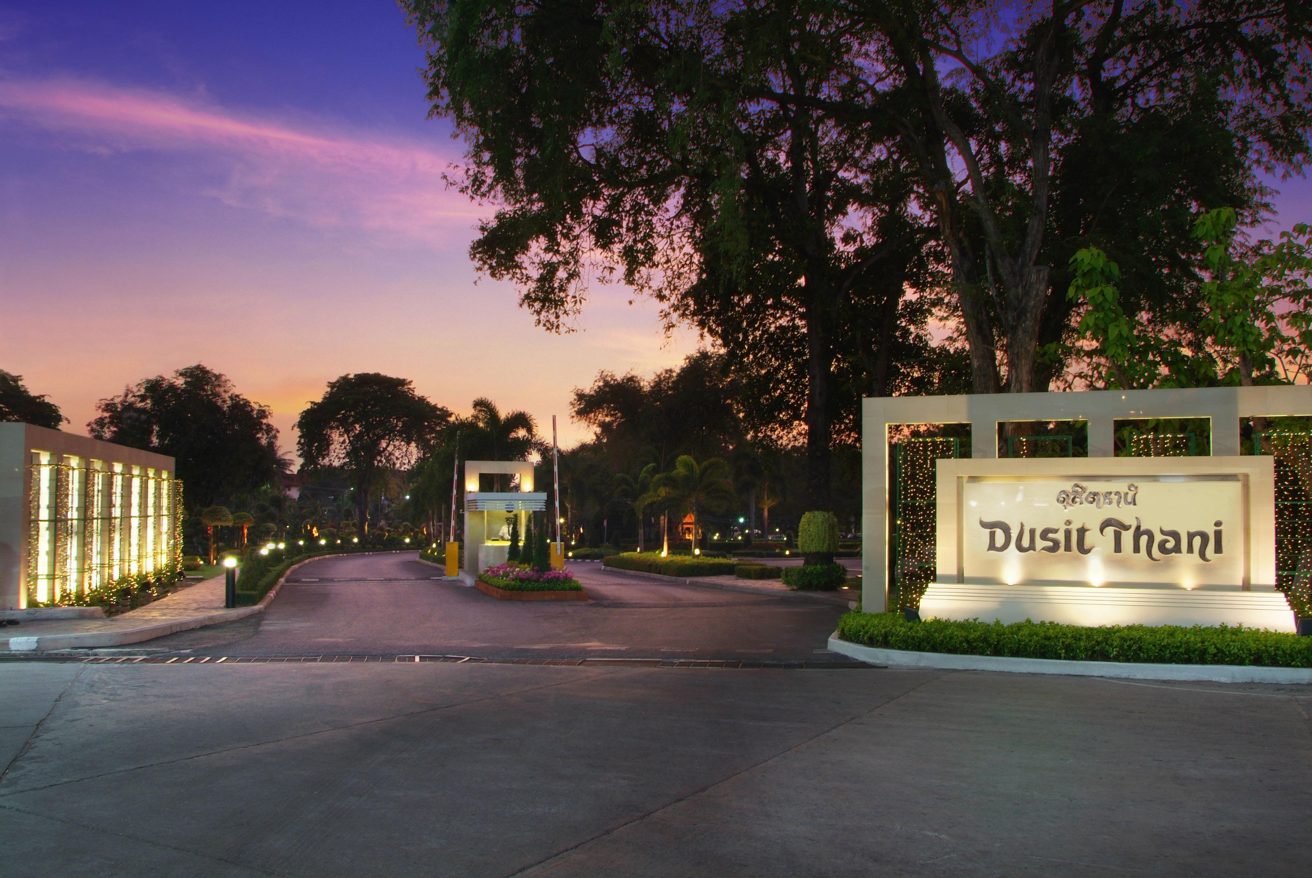 Dusit Thani Pattaya Esterno foto Dusit Thani Golf and Country Club