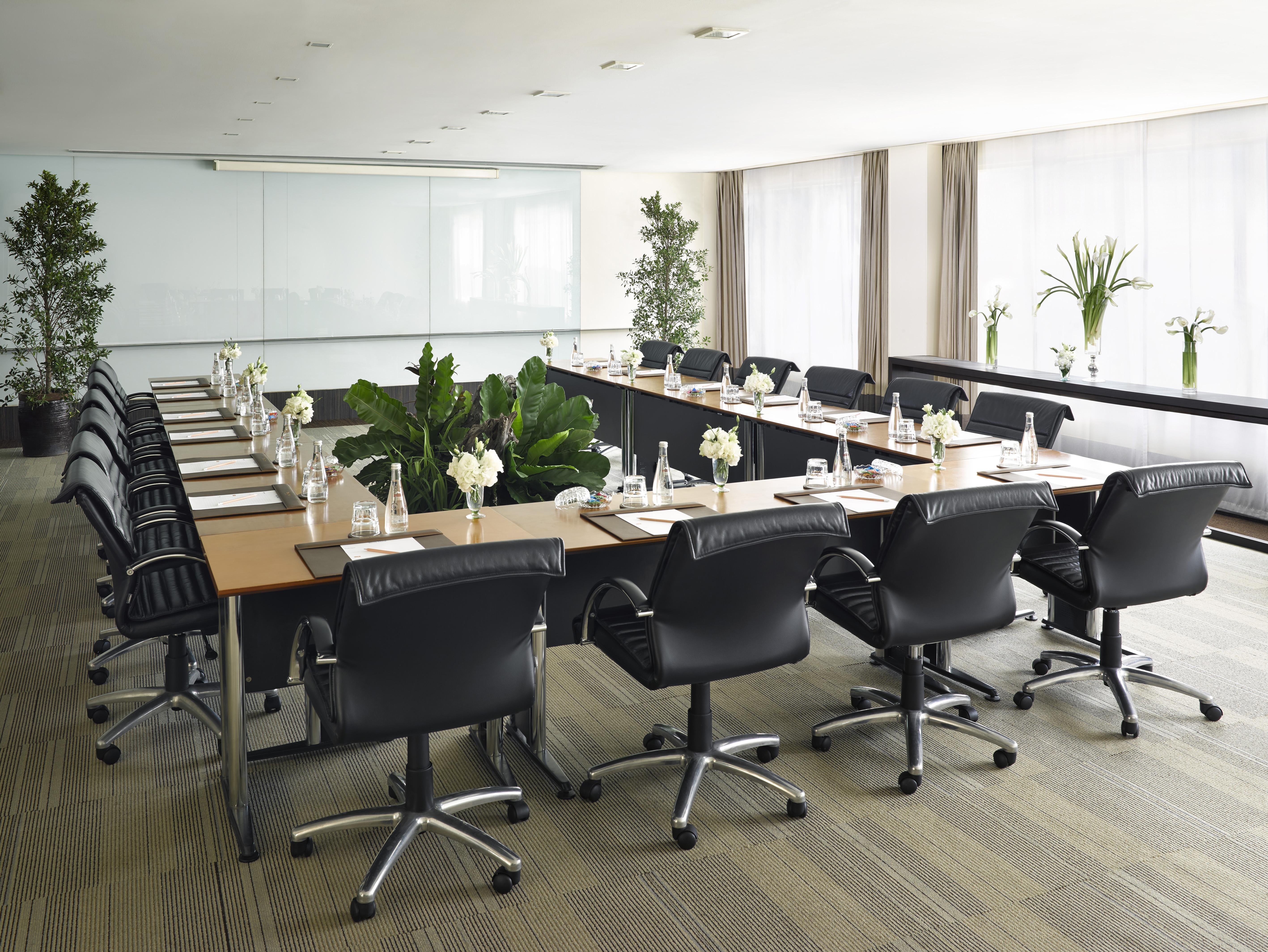 Dusit Thani Pattaya Esterno foto A meeting room