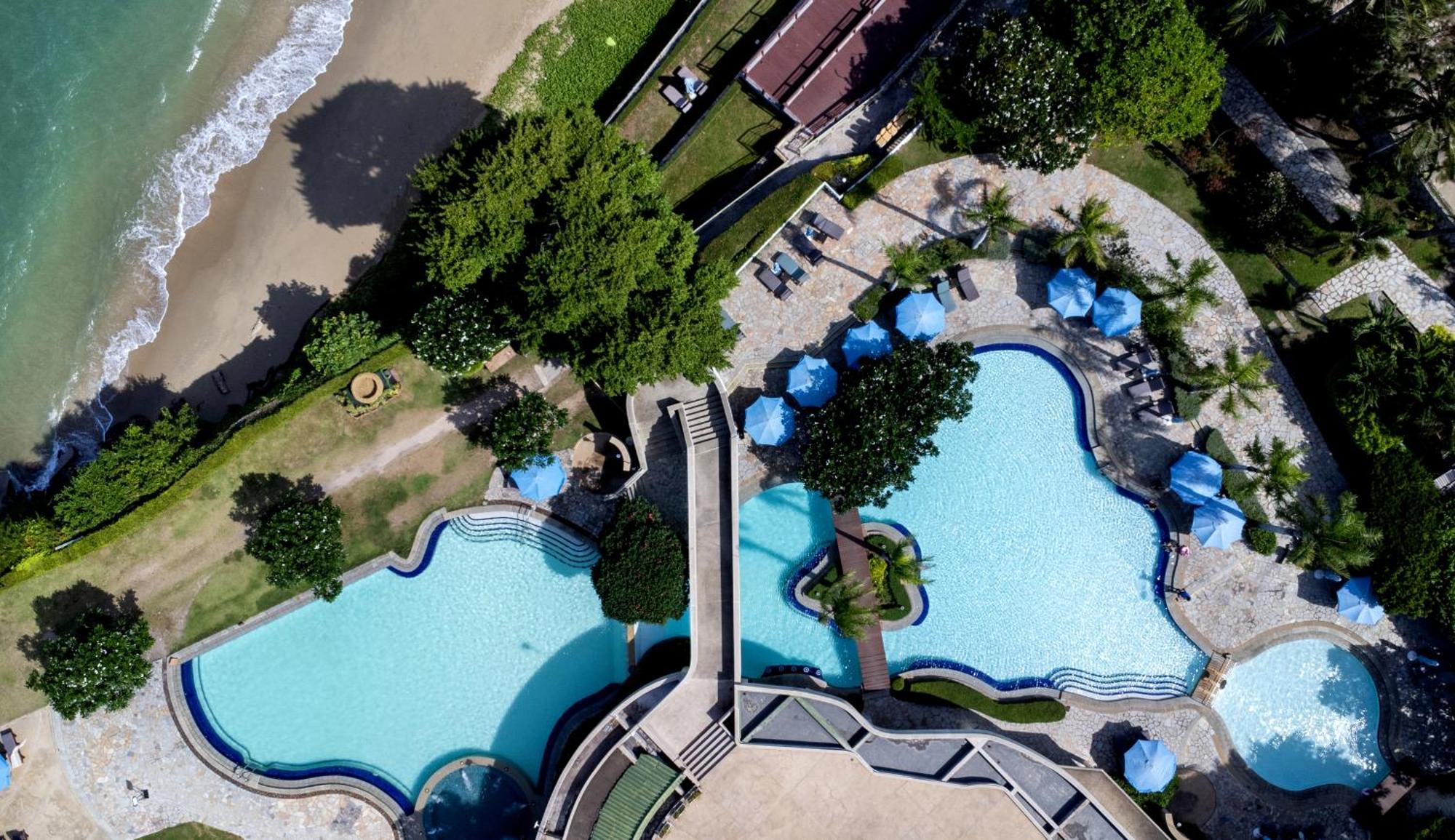 Dusit Thani Pattaya Esterno foto Aerial view of the pool