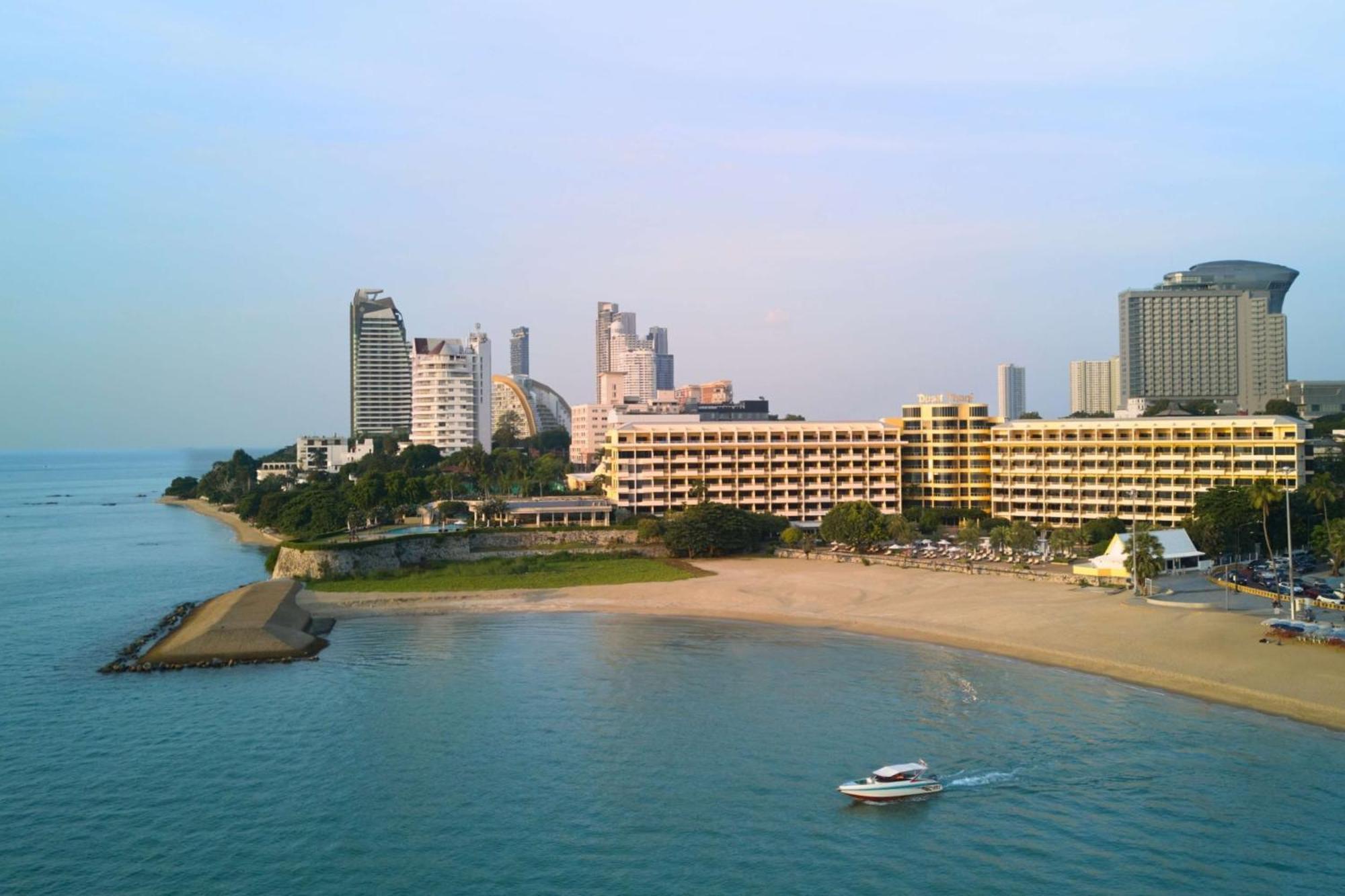Dusit Thani Pattaya Esterno foto Pattaya skyline
