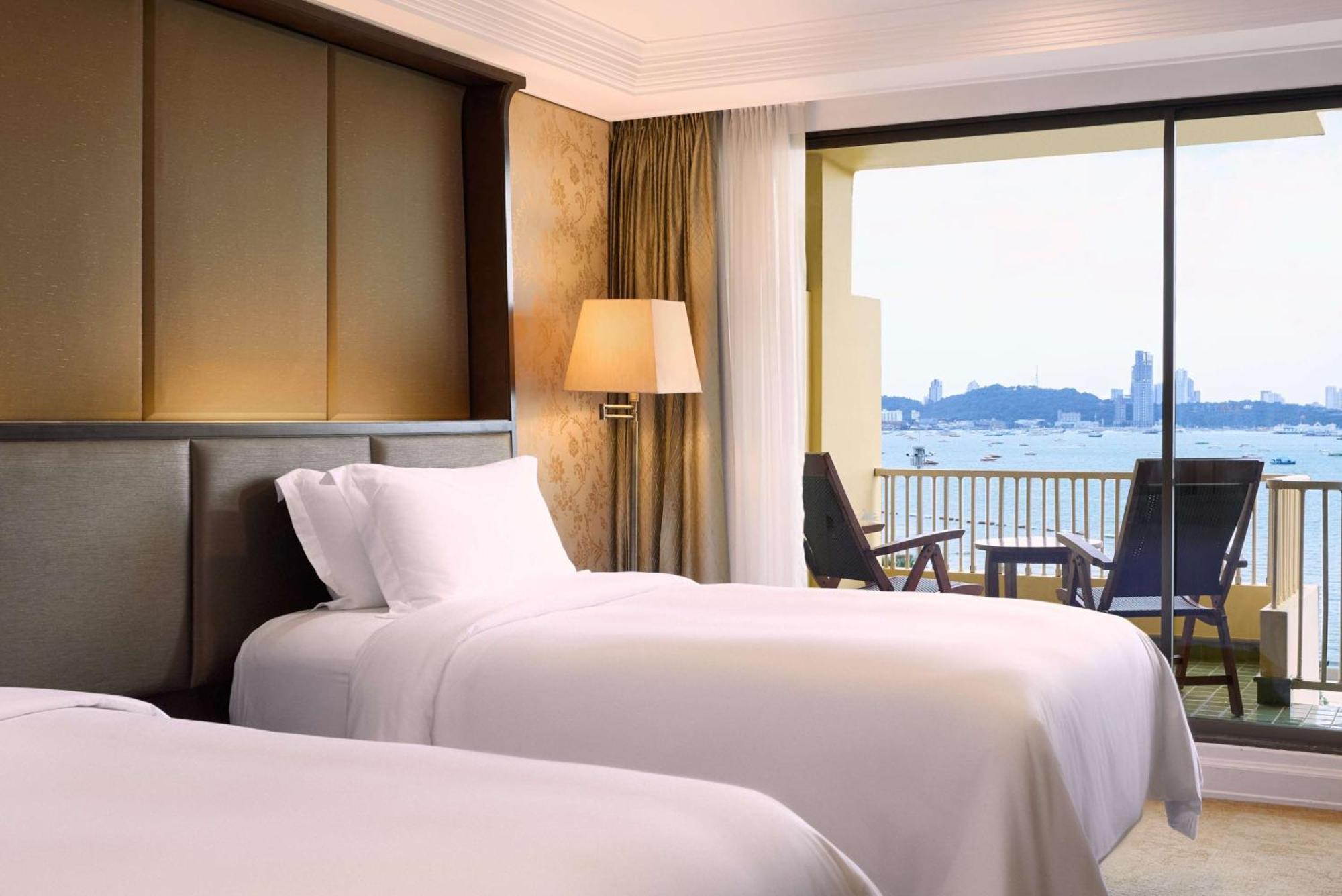 Dusit Thani Pattaya Esterno foto Deluxe Room