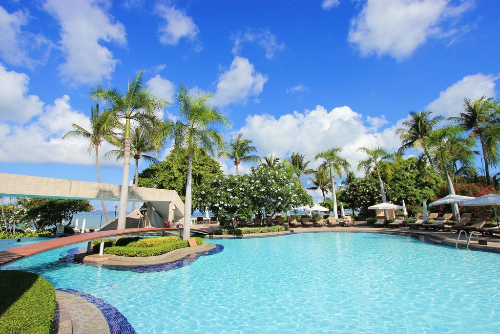 Dusit Thani Pattaya Esterno foto The pool at the Royal Mirage Hotel