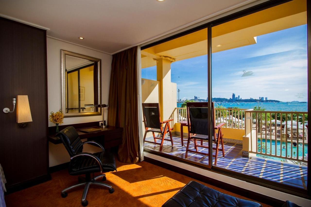 Dusit Thani Pattaya Esterno foto A room at the Royal Paradise Hotel & Spa