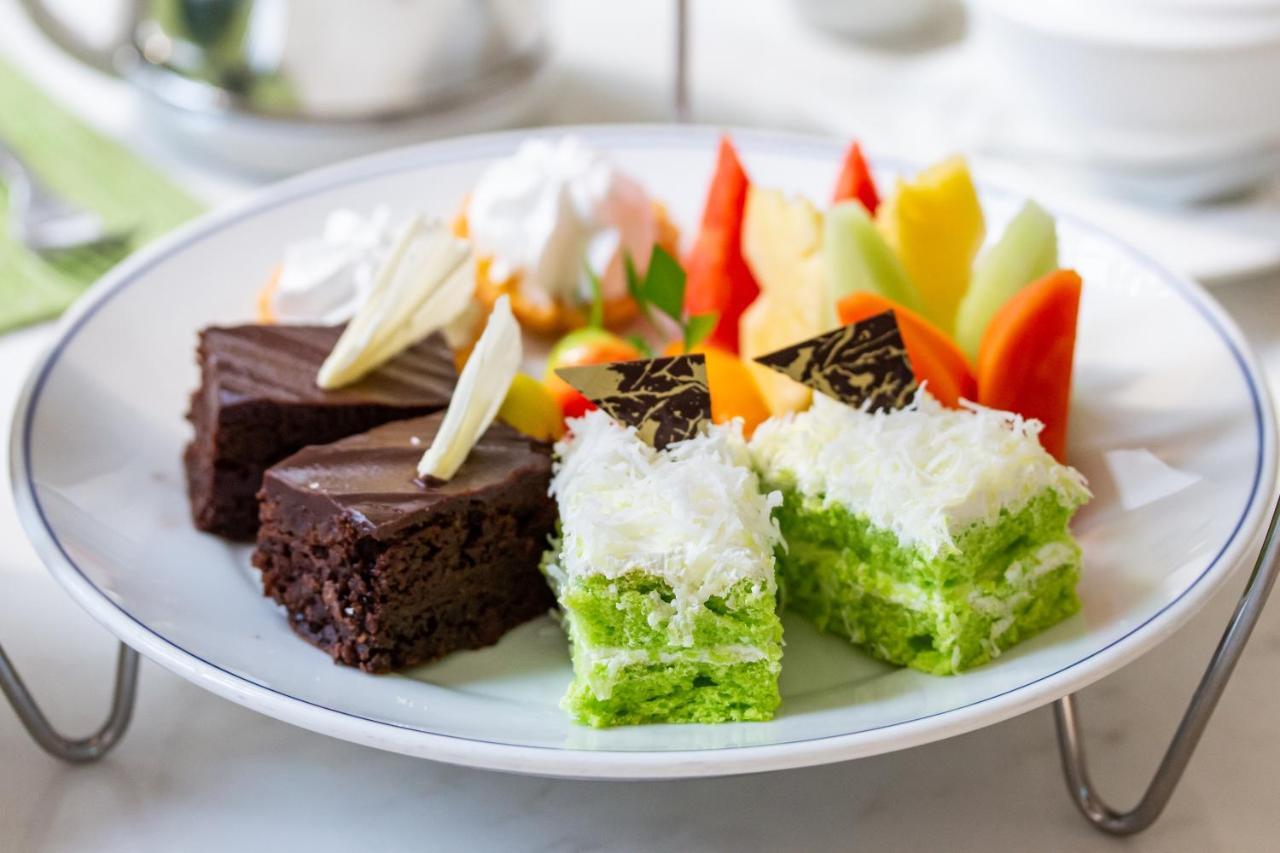 Dusit Thani Pattaya Esterno foto Pandan cake